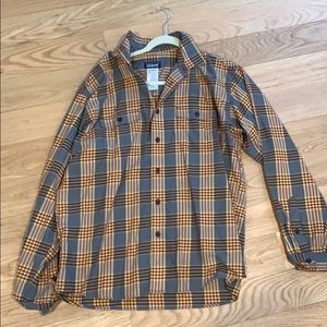NWOT Patagonia Button down size large